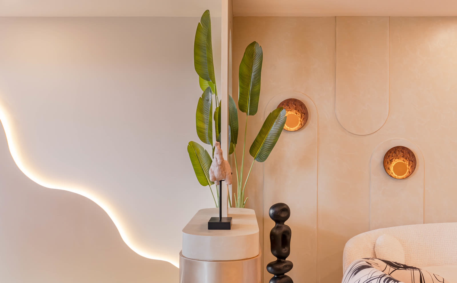 Beige Experience Centre — Accent Niche & Arch — Organic shapes · embedded light